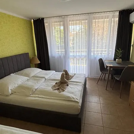 Aranypart 49-51 Siófok