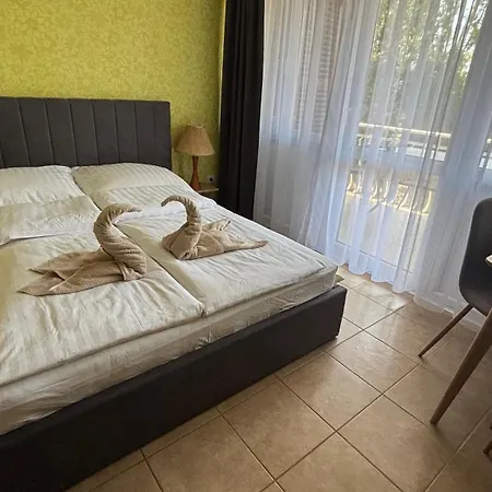Aranypart 49-51 Appartamento Siófok