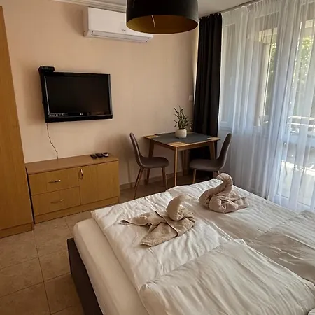 Aranypart 49-51 Apartament *
