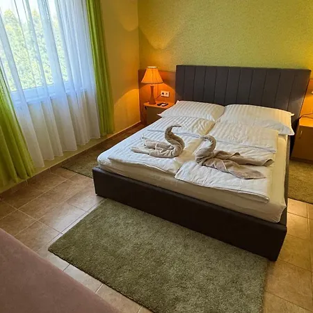 Aranypart 49-51 Apartament *